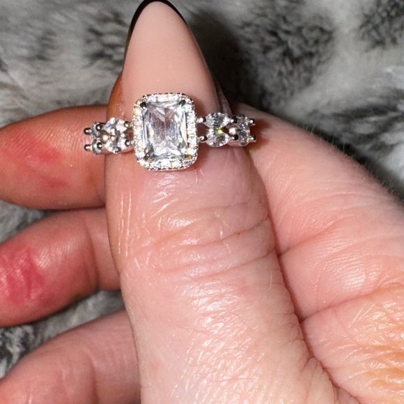 Emerald & Marquise CZ Stone Halo Double Band Ring
Size 7 white gold - Picture 8 of 9